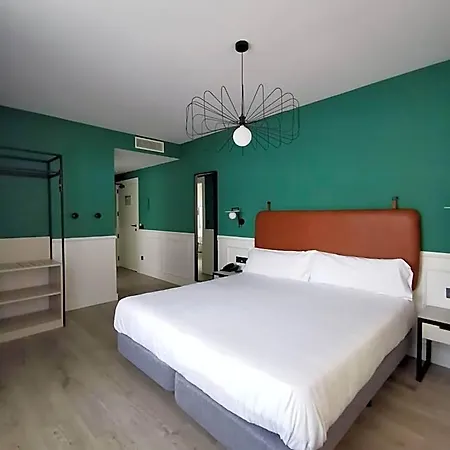 Don Rodrigo מלון 3*