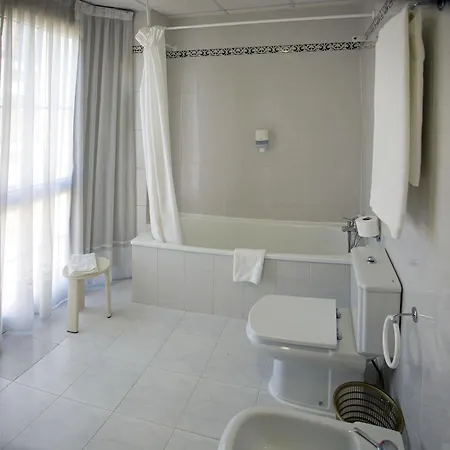 Don Rodrigo מלון 3*