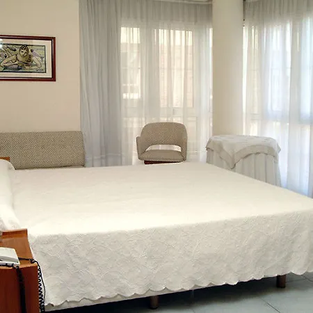 Don Rodrigo מלון 3*