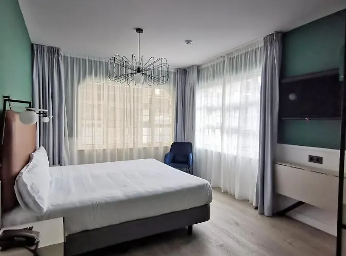 Отель Don Rodrigo 3*